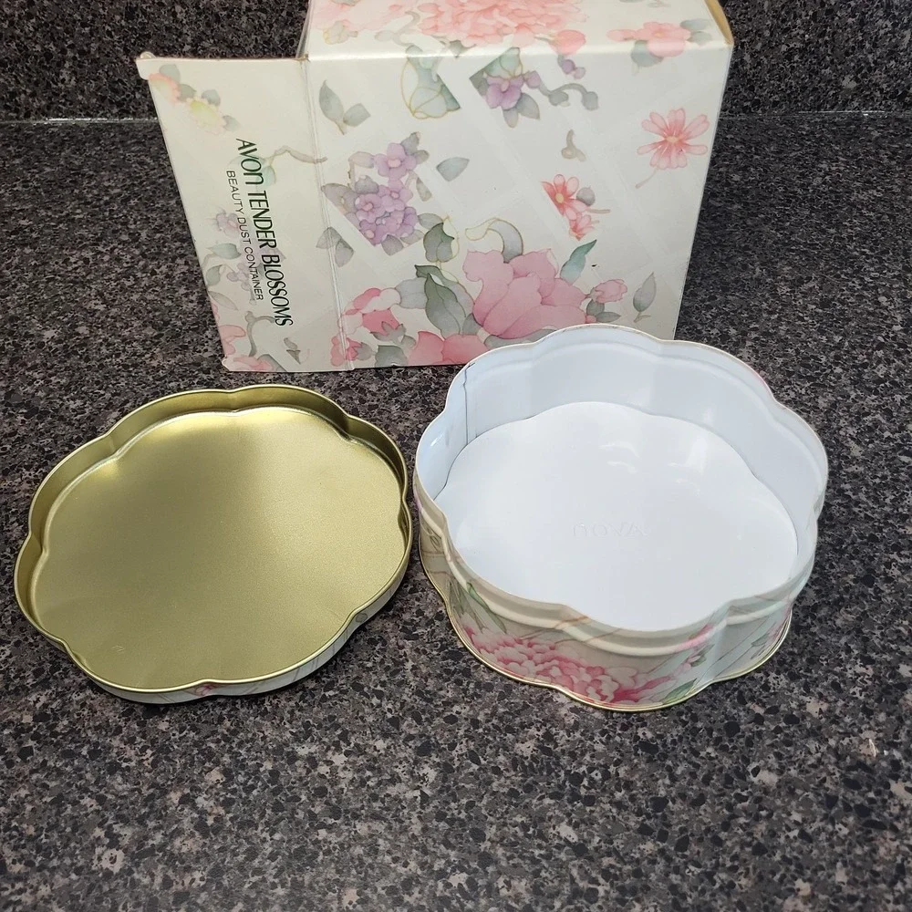 VINTAGE‎ Avon Tender Blossoms Beauty Dust Container Tin Floral Empty